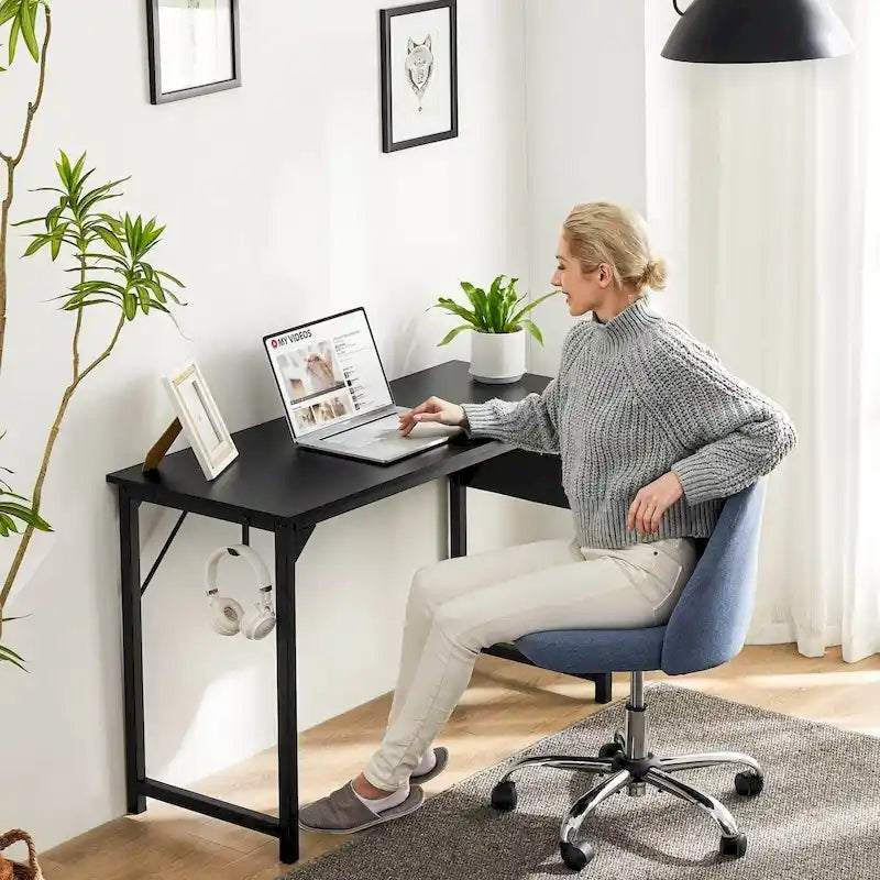 Moderner Computerschreibtisch mit Aufbewahrungstasche und Kopfhörerhaken