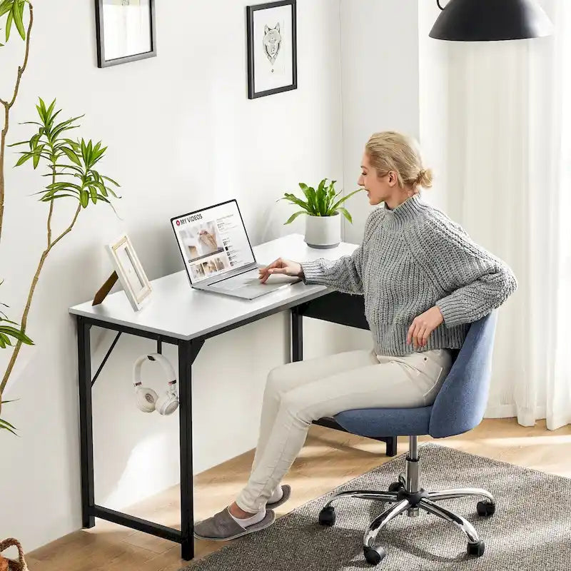 Moderner Computerschreibtisch mit Aufbewahrungstasche und Kopfhörerhaken