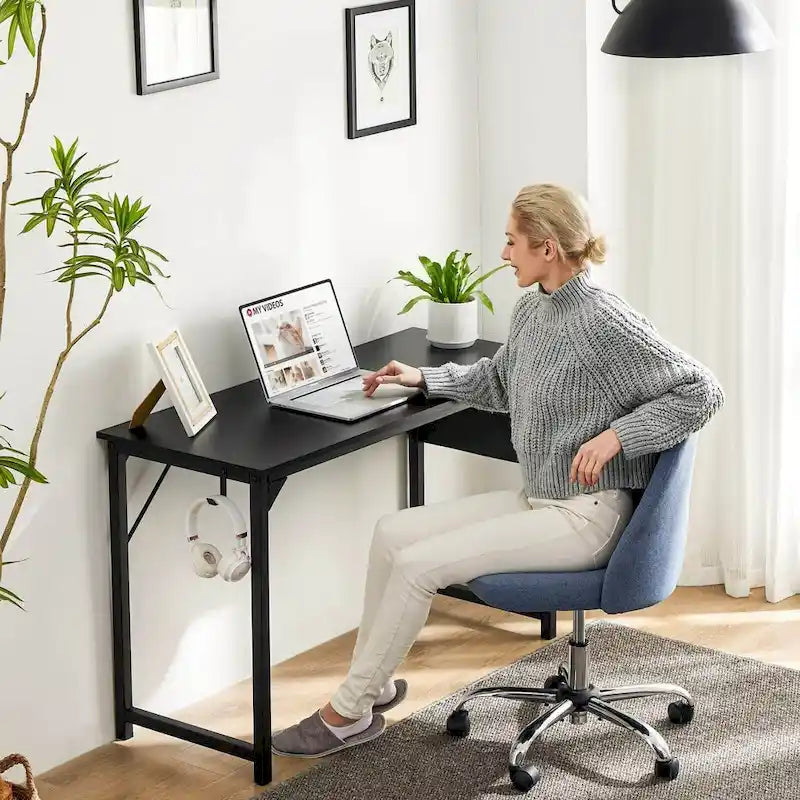 Moderner Computerschreibtisch mit Aufbewahrungstasche und Kopfhörerhaken