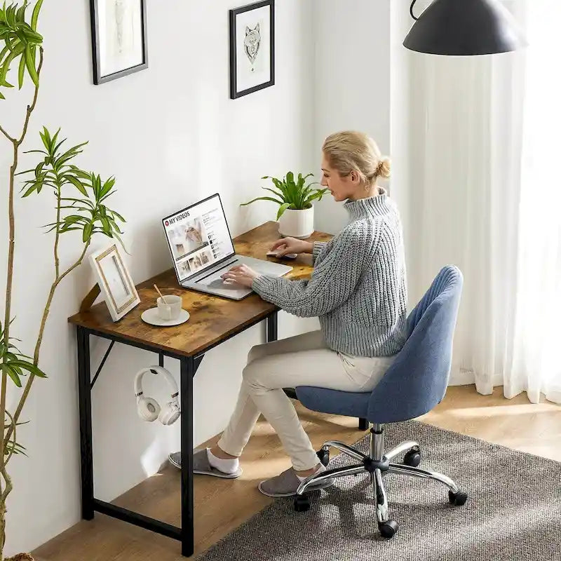 Moderner Computerschreibtisch mit Aufbewahrungstasche und Kopfhörerhaken