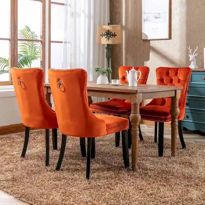 Samtbezogene Esszimmerstühle aus Massivholz im zeitgenössischen Stil, getuftet, mit Nagelkopfbeschlag und Holzbeinen, 2er-Set