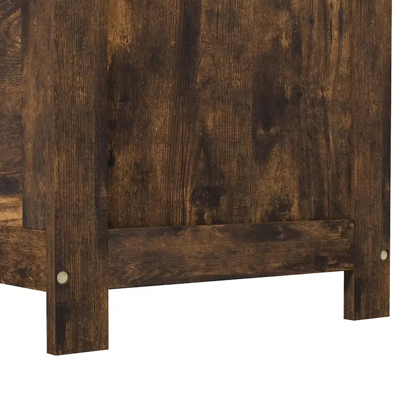 Holztruhe mit Sicherheitsscharnieren und Griffmulden
