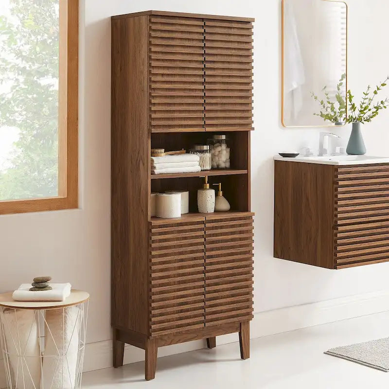 63 Zoll hoher Badezimmerschrank mit Soft-Close-Türen und verstellbaren Einlegeböden