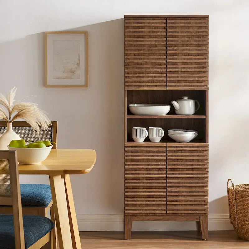 63 Zoll hoher Badezimmerschrank mit Soft-Close-Türen und verstellbaren Einlegeböden